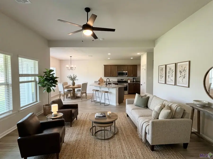 926 Meadow Crossing Dr, Gonzales, LA 70737 - #3