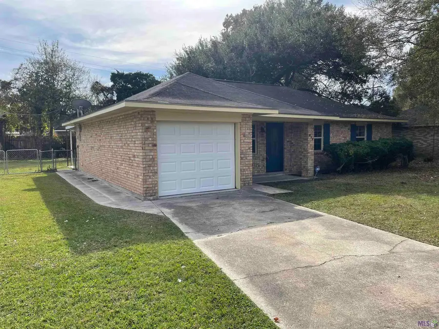 917 Montgomery Ave, Denham Springs, LA 70726 - #2