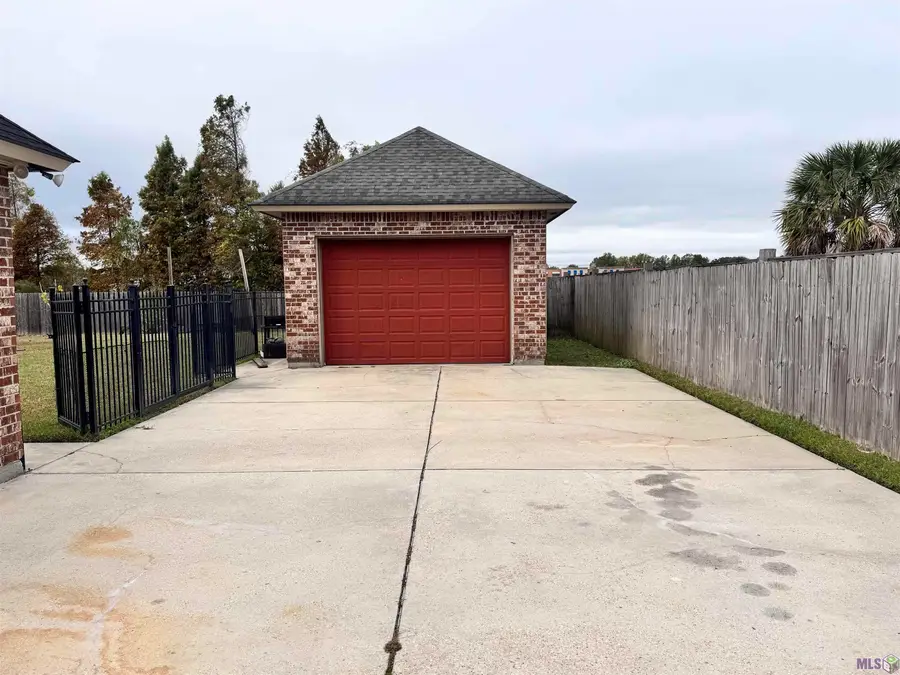 6549 Clark Plantation Dr, Gonzales, LA 70737 - #2