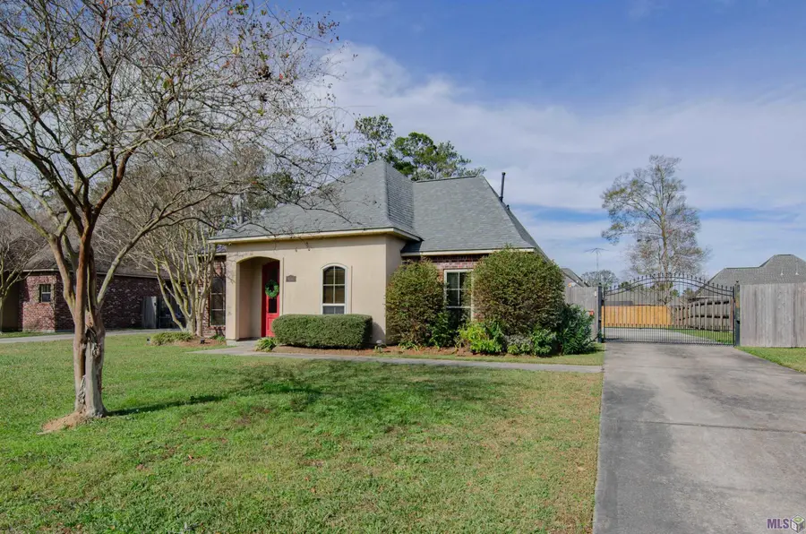 9041 Willow Point Dr, Denham Springs, LA 70726 - #2