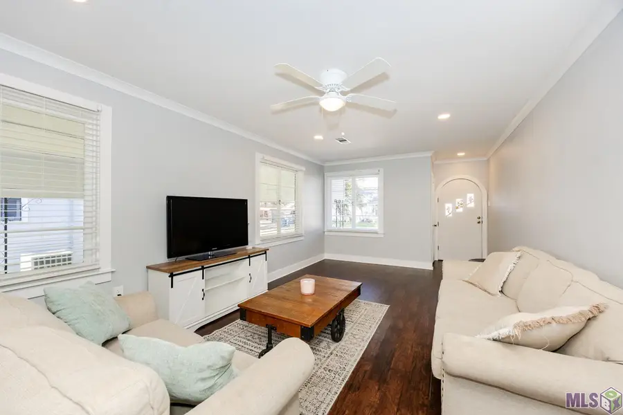 423 Avenue E, Port Allen, LA 70767 - #3