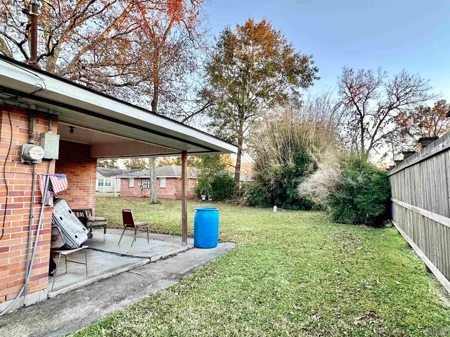 219 E Railroad St, Gonzales, LA 70737 - #3