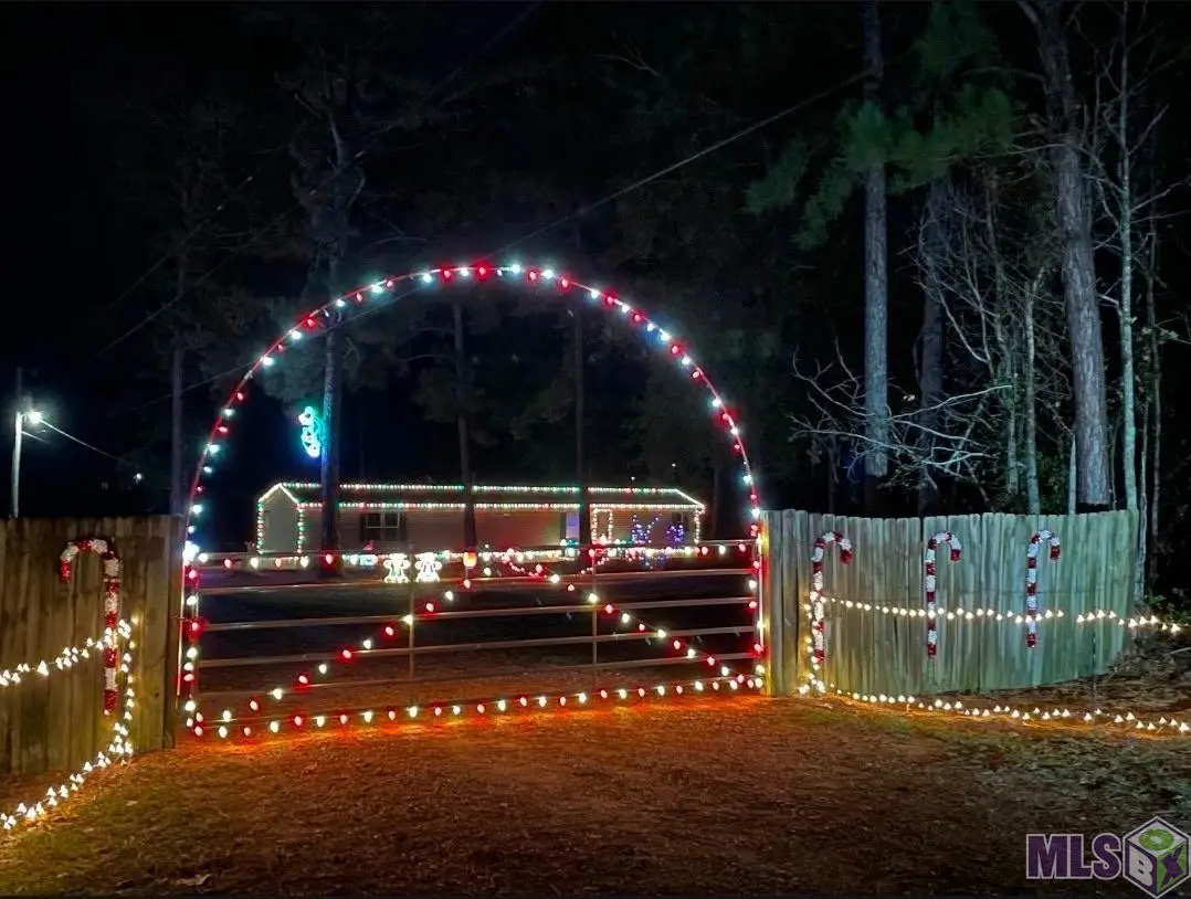 401 Montgomery Rd, Summit, MS 39666 - #1