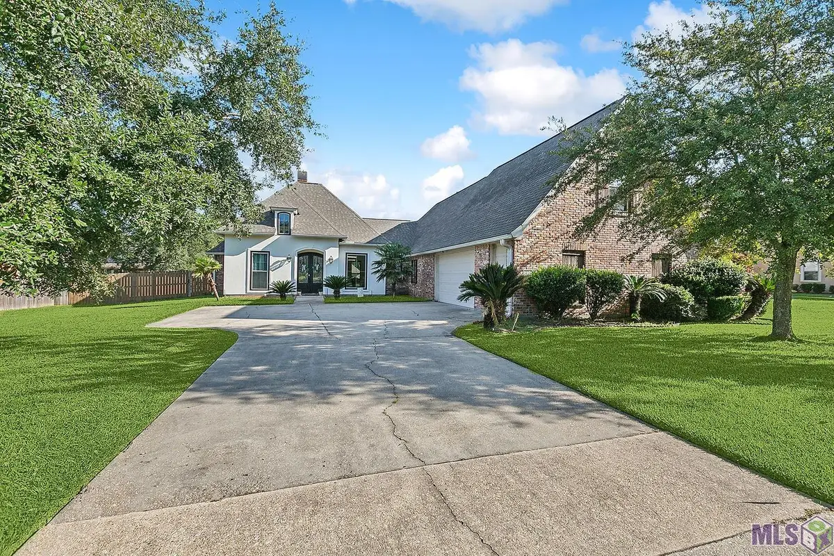 12221 Hampton Village Ave, Central, LA 70818 - #1