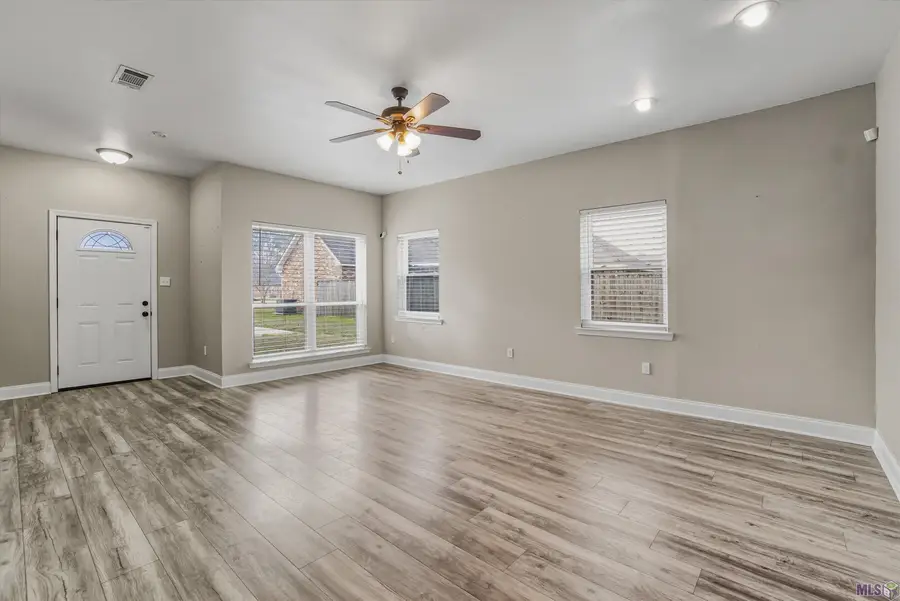 8085 Wolf Creek Place, Denham Springs, LA 70726 - #3