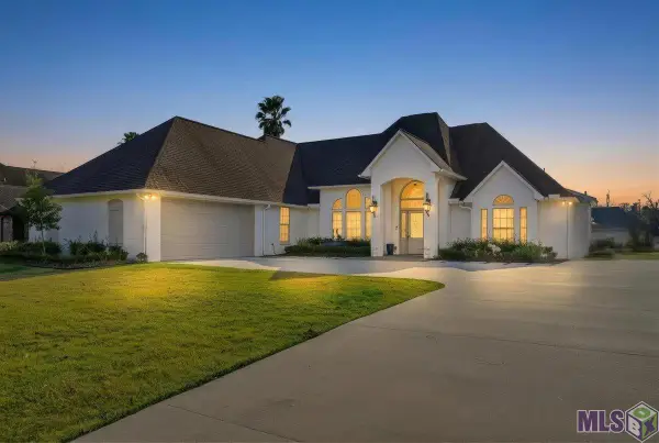 11867 Home Port Dr, Maurepas, LA 70449