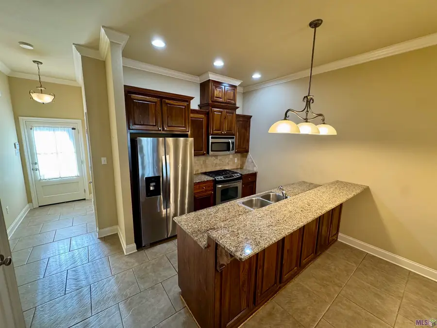 18019 Spring Creek Dr, Baton Rouge, LA 70817 - #2