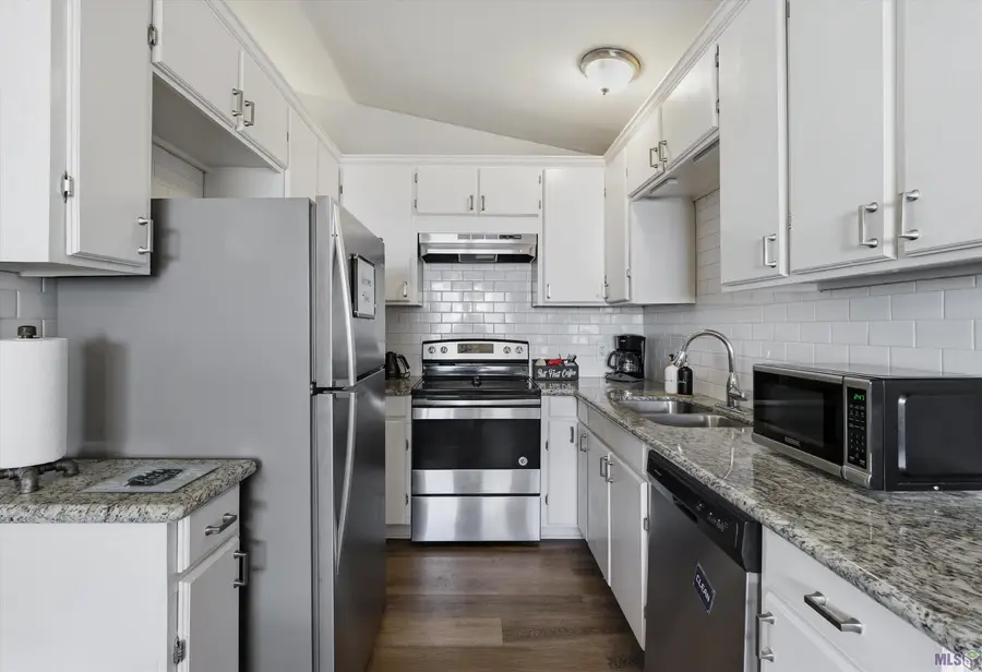 2261 Carolyn Ave, Denham Springs, LA 70726 - #2