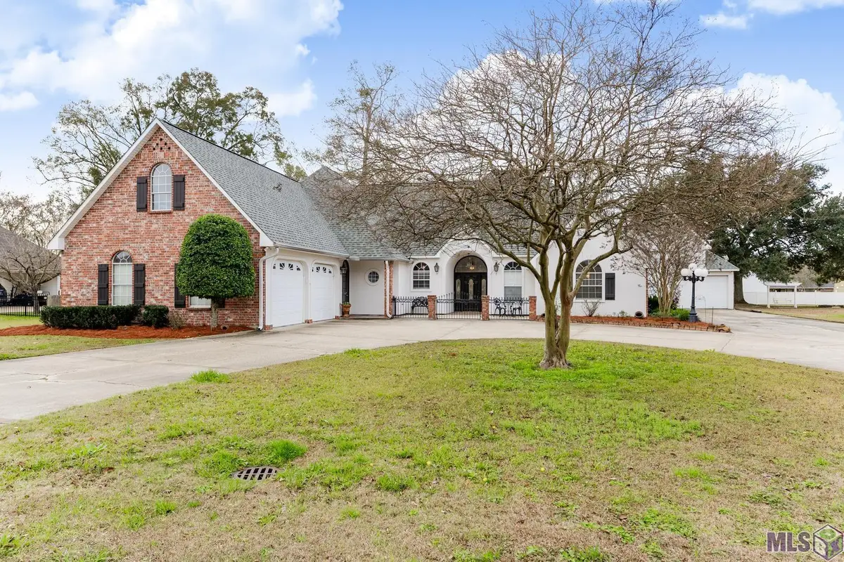 2145 Brittany Dr, Port Allen, LA 70767 - #1