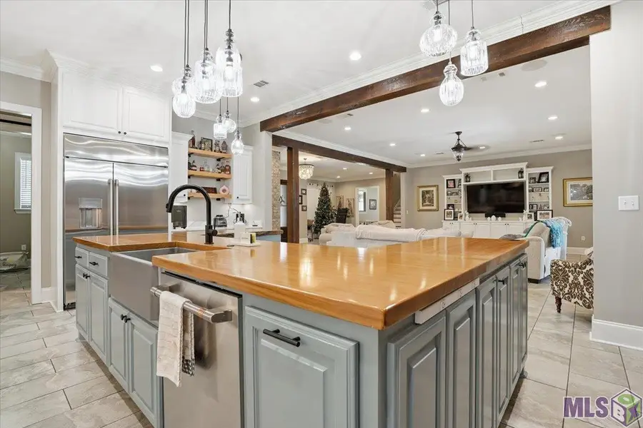 215 Burkett Ln, Denham Springs, LA 70706 - #2