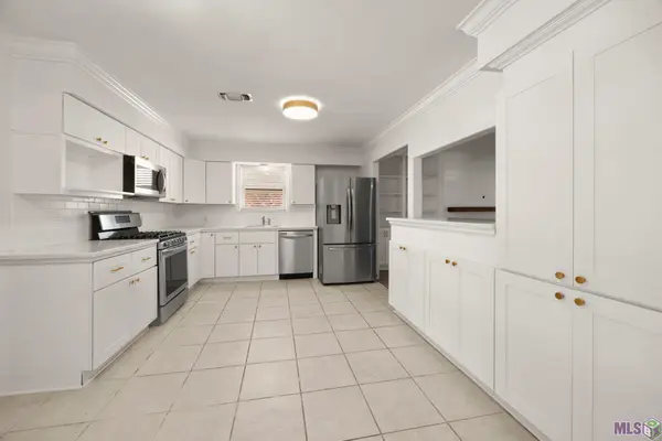 9521 Rustling Oaks Dr, Baton Rouge, LA 70818