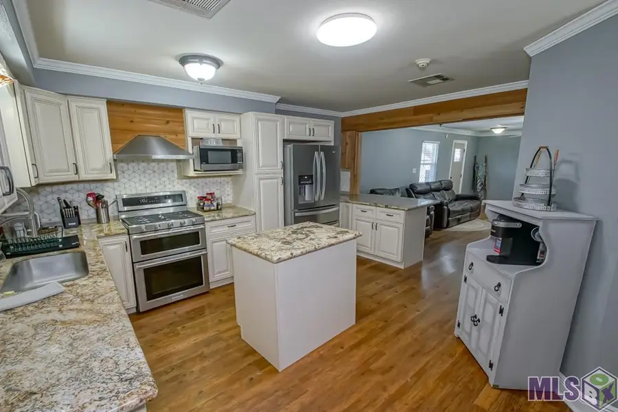 751 Lakeview Dr, Denham Springs, LA 70726 - #2