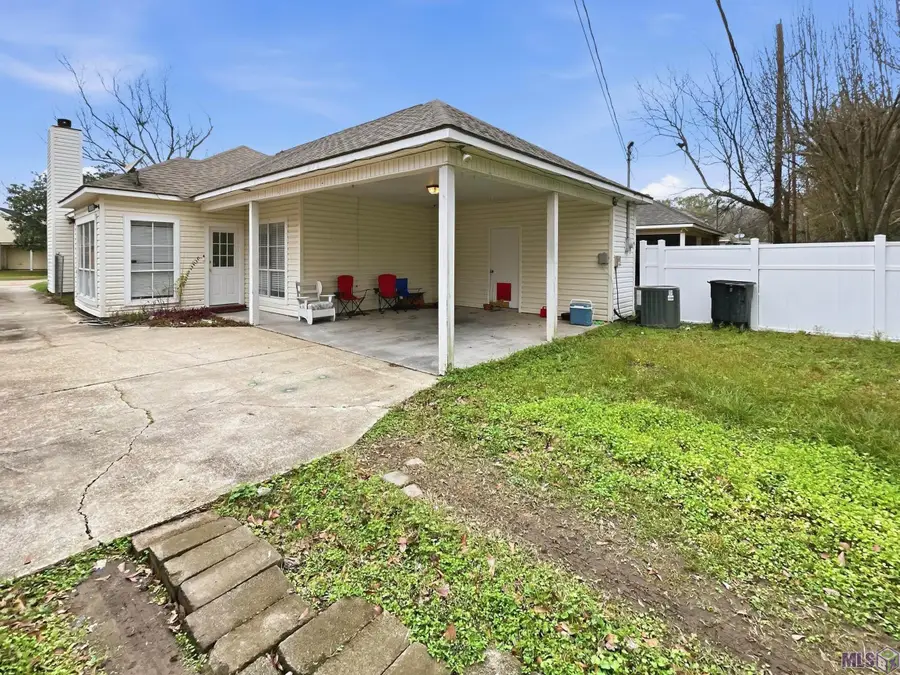 301 Meadow Bend Dr, Baton Rouge, LA 70820 - #2