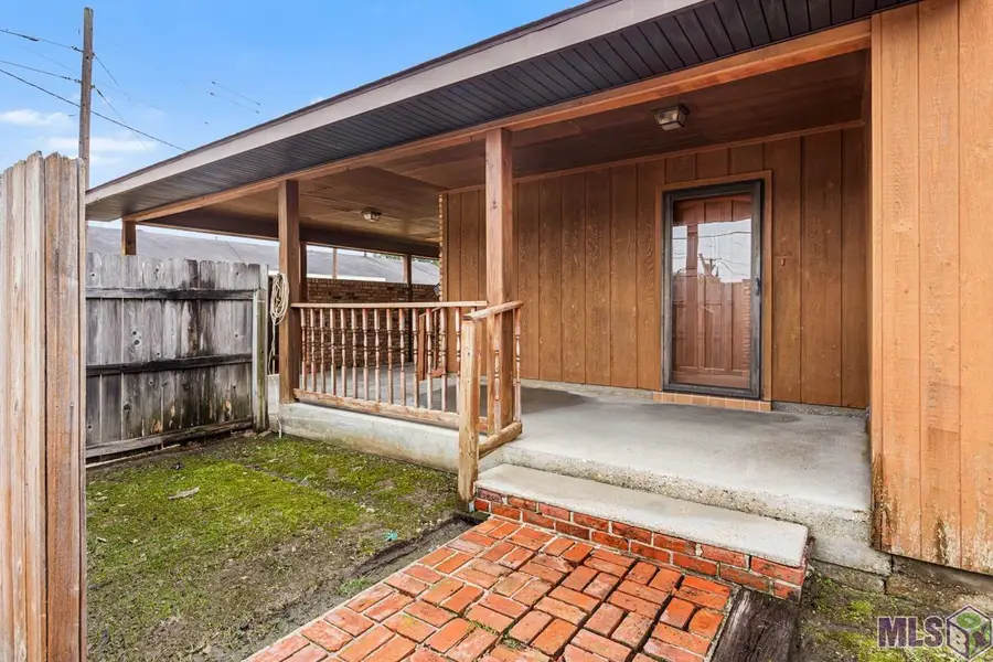 607 Court St, Port Allen, LA 70767 - #3
