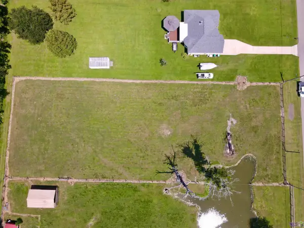 8856 Singleton Rd, Port Allen, LA 70767