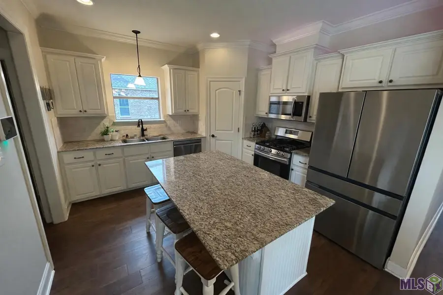 21382 Debbie Ln, Denham Springs, LA 70726 - #2