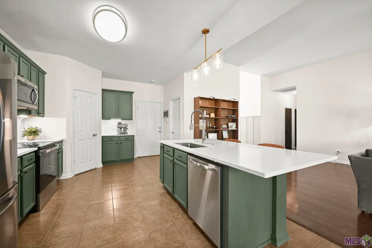 26017 Willow Wood St, Denham Springs, LA 70726 - #1