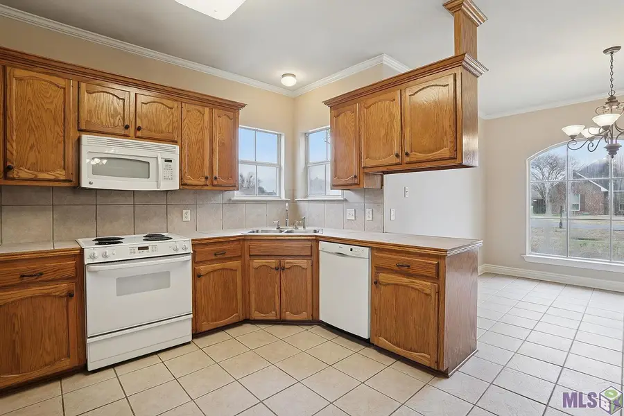 16055 W Lakepoint Ct, Prairieville, LA 70769 - #2