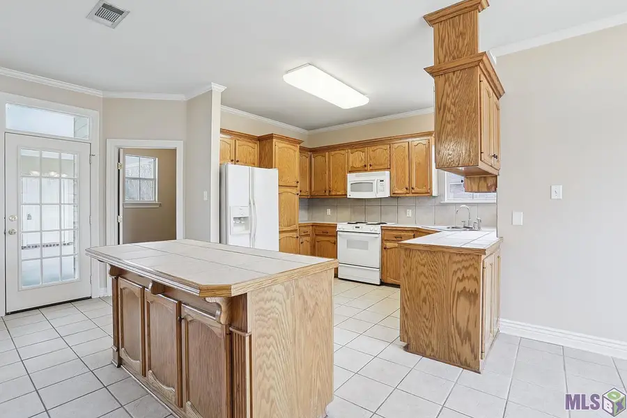 16055 W Lakepoint Ct, Prairieville, LA 70769 - #3