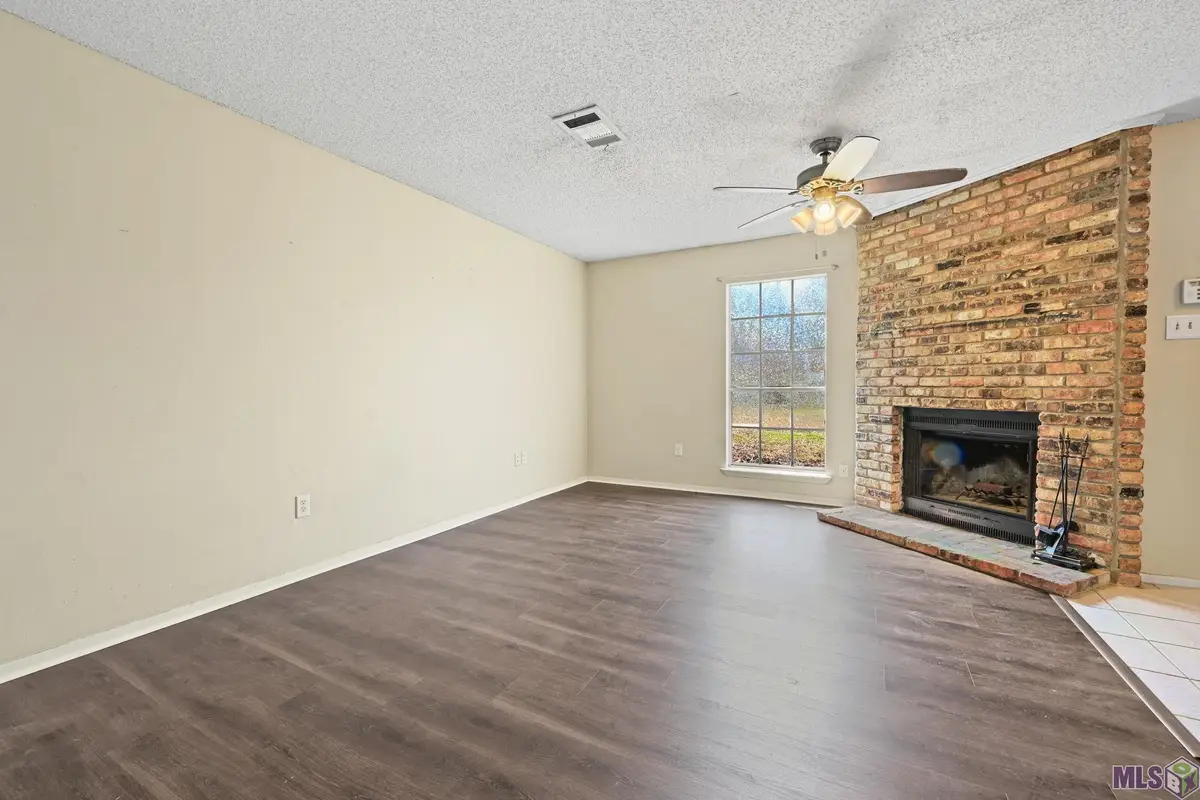 3323 King Bradford Dr, Baton Rouge, LA 70816 - #1