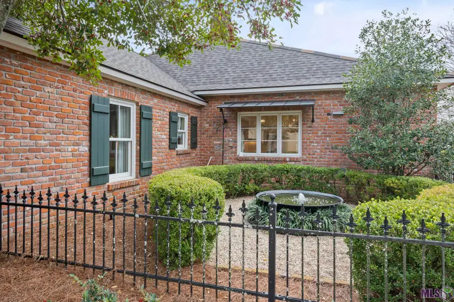 7028 Woodstock Dr, Baton Rouge, LA 70809 - #2