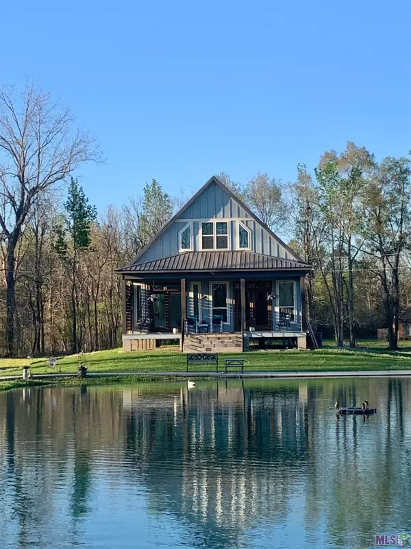 10082 Swanson Rd, Port Allen, LA 70767