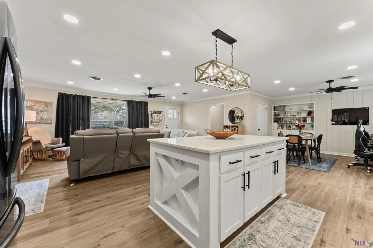 375 Sherwood Forest Blvd, Baton Rouge, LA 70815 - #1