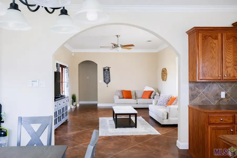 909 W Jeana Dr, Gonzales, LA 70737 - #2