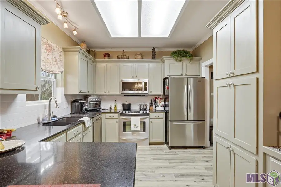 2140 Hunters Trail Dr, Baton Rouge, LA 70816 - #3