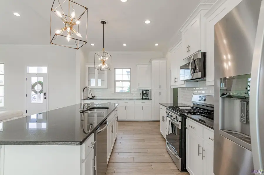 927 Beaumont Dr, Gonzales, LA 70737 - #3