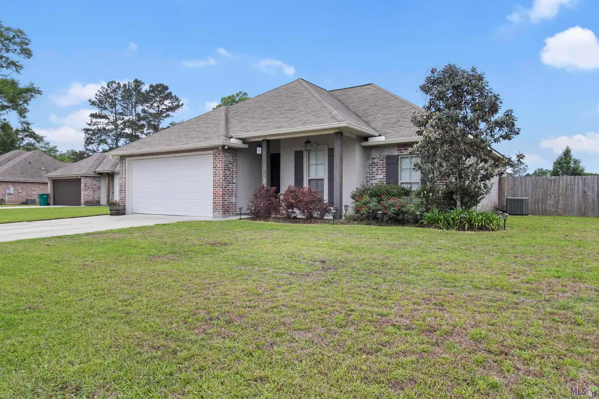 33789 Blue River Dr, Denham Springs, LA 70706 - #1