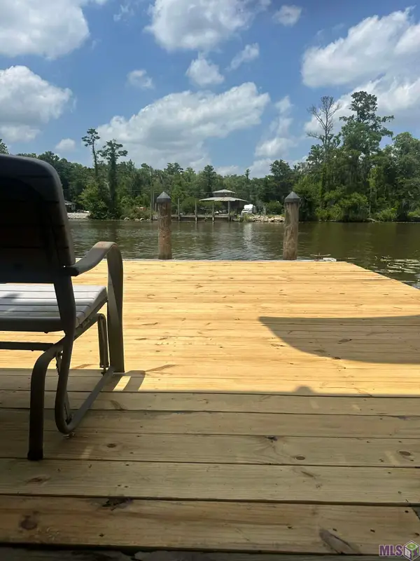 18561 River Bend Rd, Maurepas, LA 70449