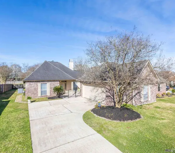 3938 Meadow Ridge Dr, Baton Rouge, LA 70817