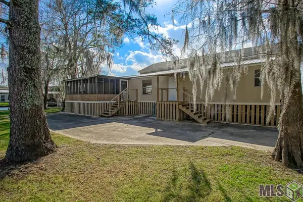 22494 Swan St, Maurepas, LA 70449