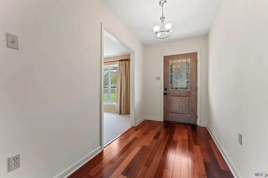 1135 W Lakeview Dr, Baton Rouge, LA 70810 - #2