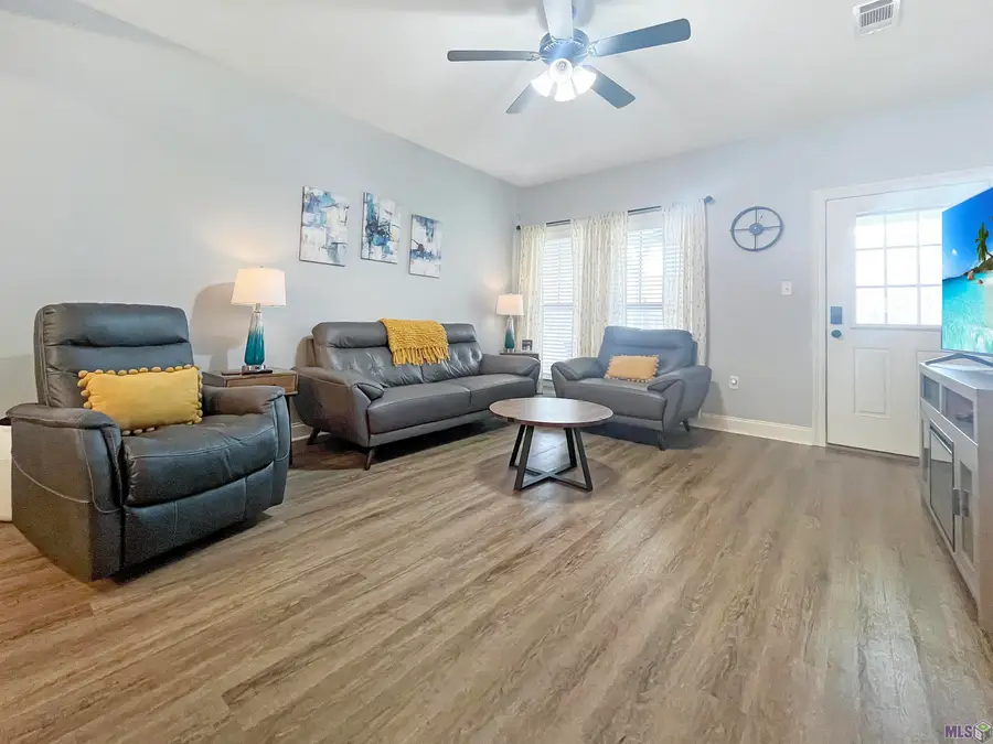 9900 Country Club Dr #1D, Denham Springs, LA 70726 - #2