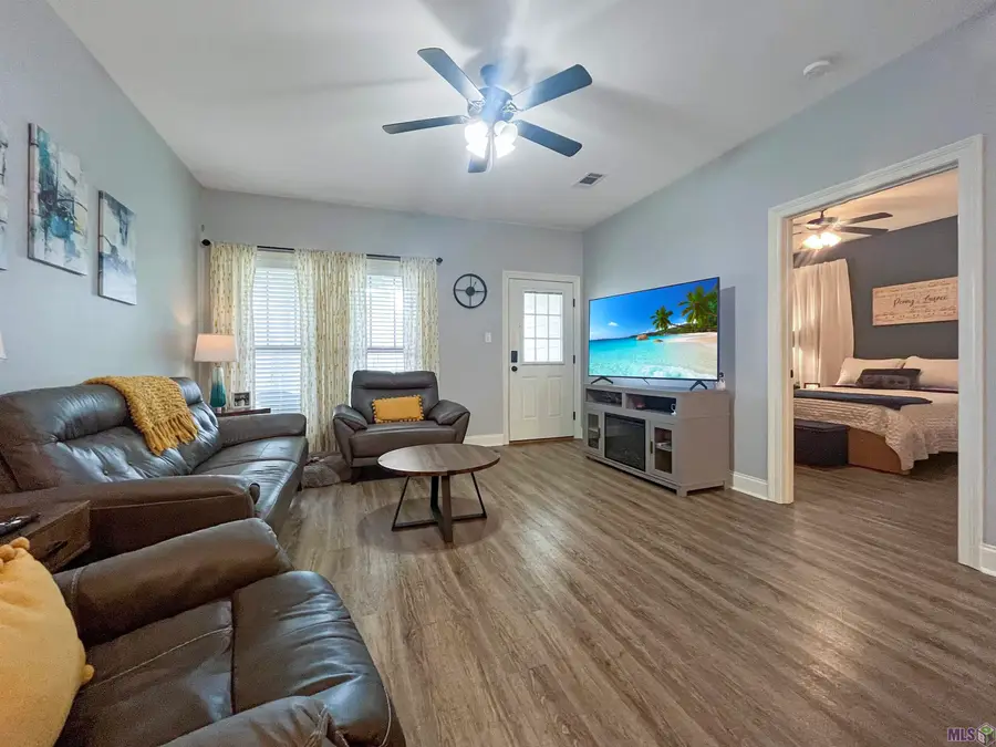 9900 Country Club Dr #1D, Denham Springs, LA 70726 - #3