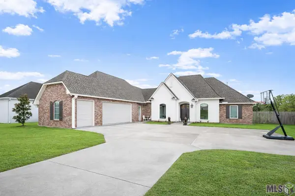 30857 Creek Valley Dr, Denham Springs, LA 70726