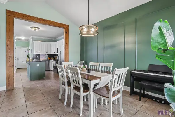 2688 Old Towne Rd, Zachary, LA 70791