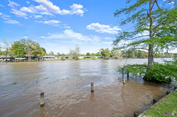 13216 Bayou Terrace Dr, St. Amant, LA 70774