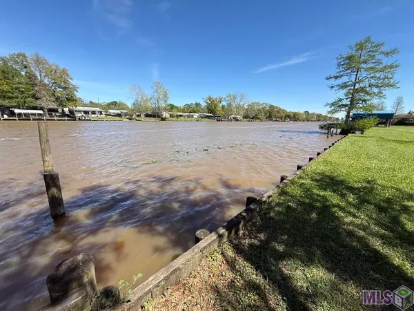 13224 Bayou Terrace Dr, St. Amant, LA 70774