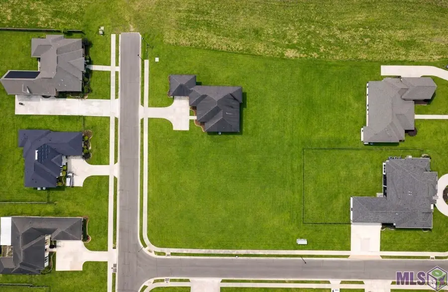 8061 Stoneshire Dr, Central, LA 70818 - #3