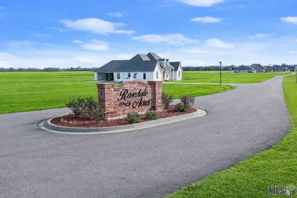 402 Harvest Ln, Port Allen, LA 70767