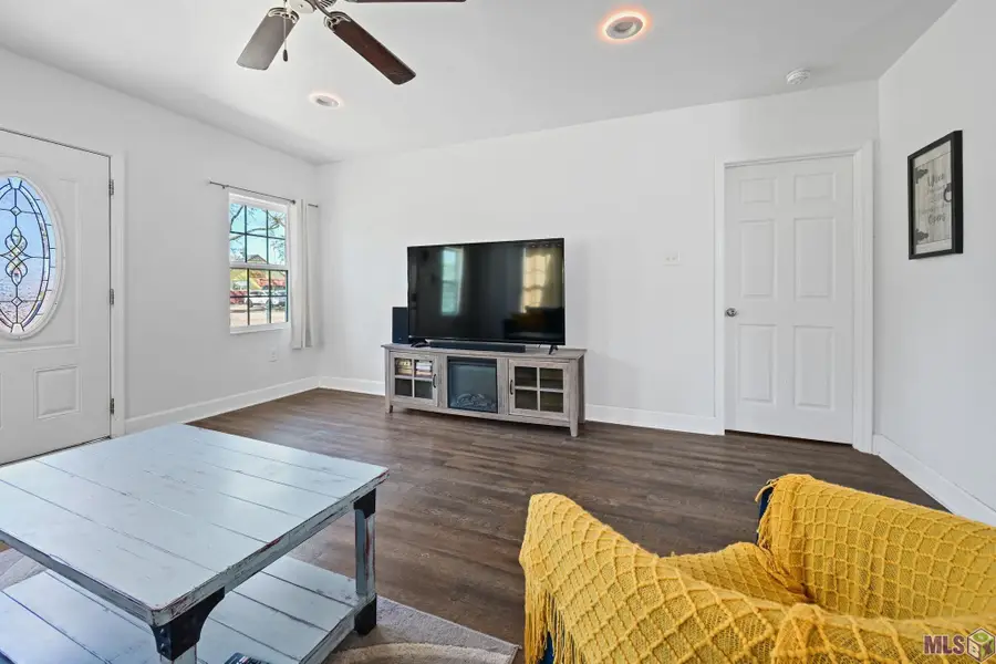 237 Capitol St, Denham Springs, LA 70726 - #3