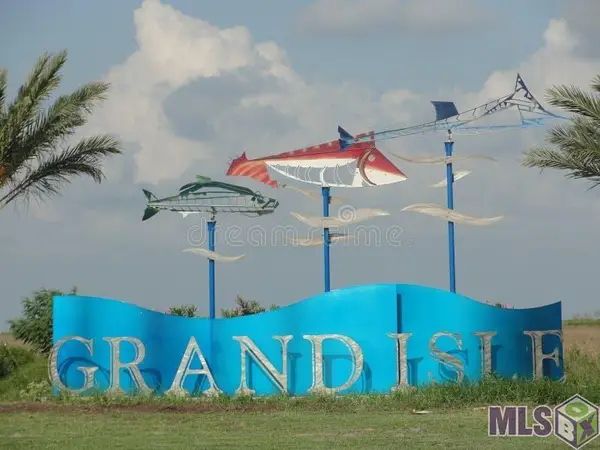 112 Norah Lane, Grand Isle, LA 70358