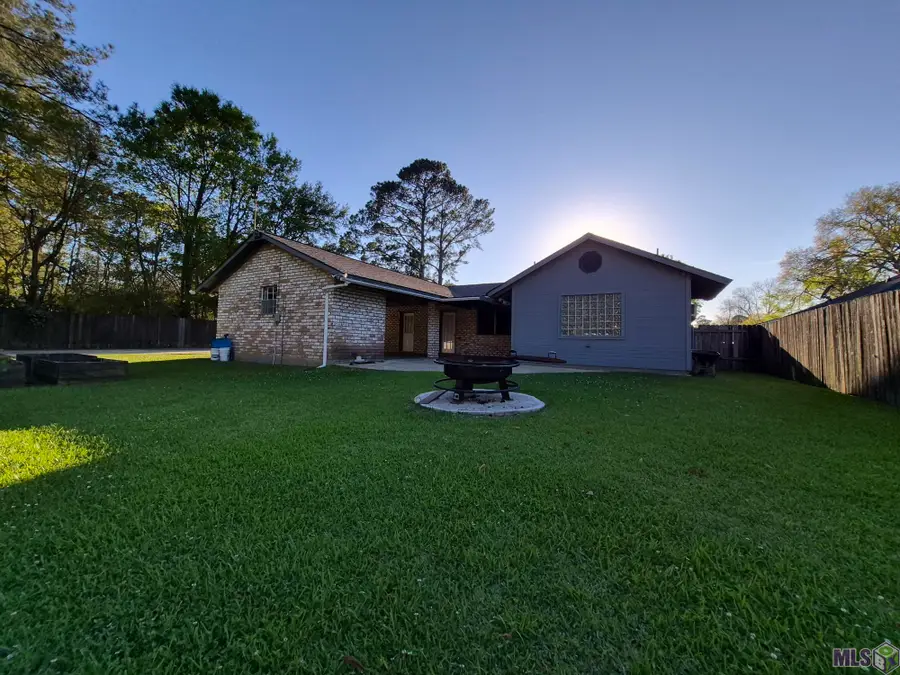 910 Angee Dr, Denham Springs, LA 70726 - #2