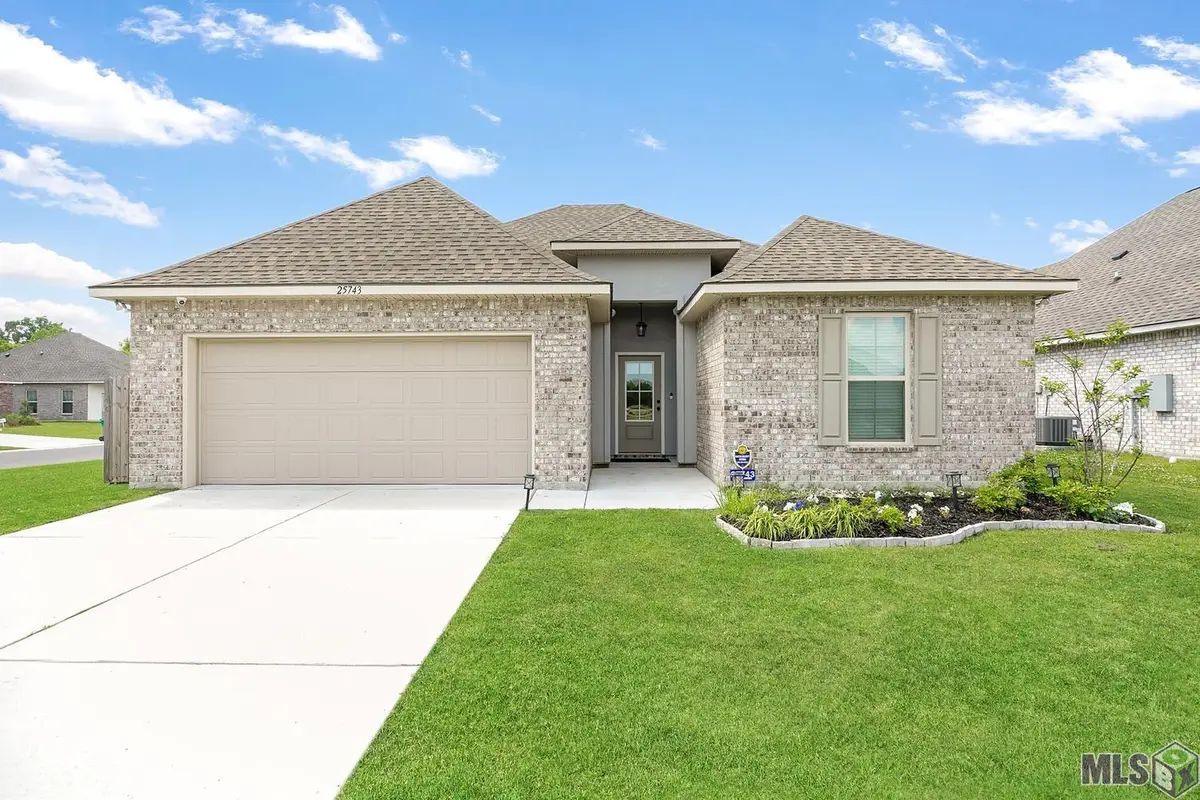 25743 Pristine St, Denham Springs, LA 70726 - #1