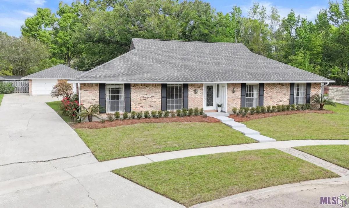 12101 Lake Ladare Ave, Baton Rouge, LA 70816 - #1