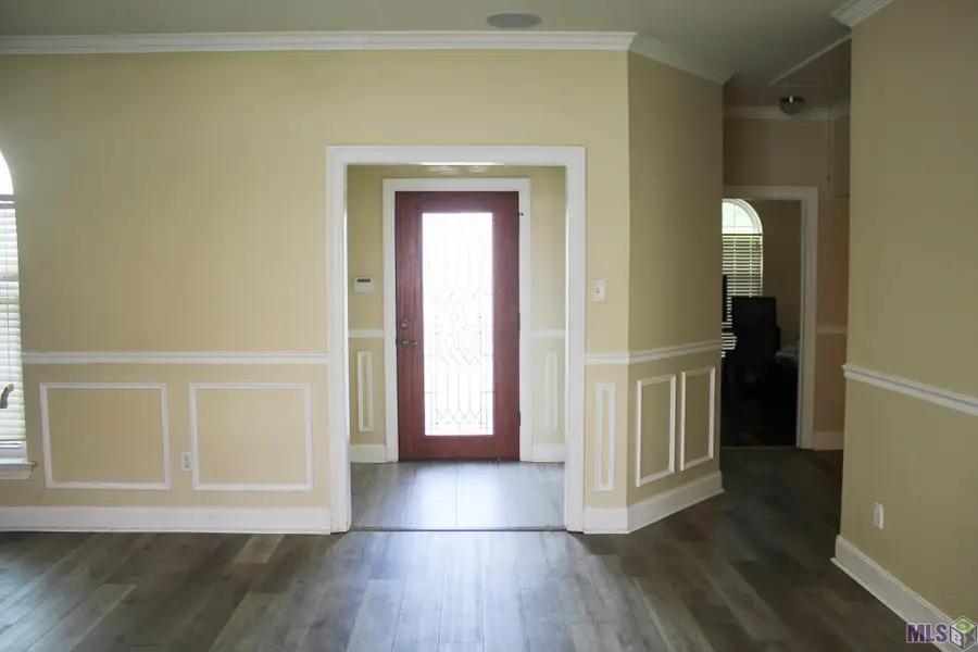 15430 Woodlore Dr, Baton Rouge, LA 70816 - #2