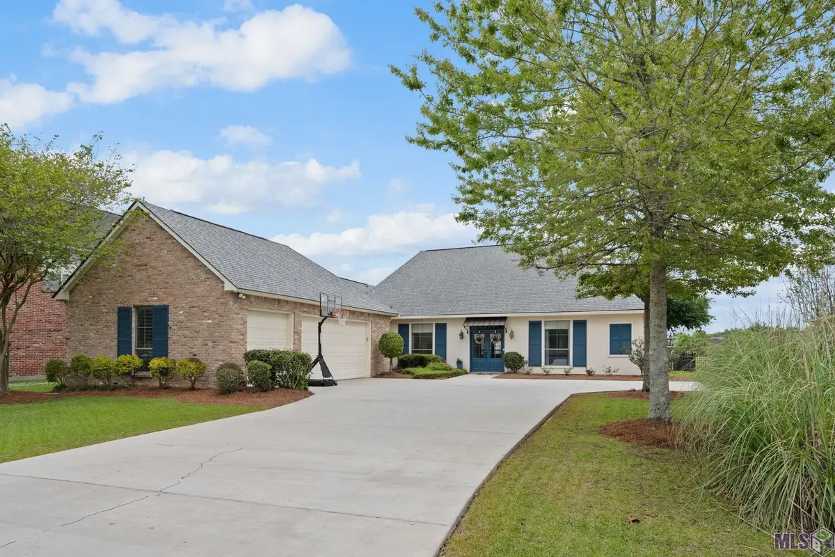 6182 Breeze Point Dr, Gonzales, LA 70737 - #1